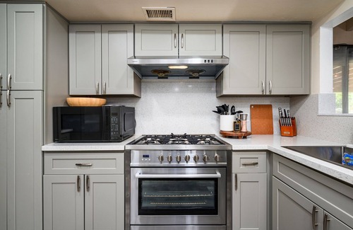 Huntington Beach House | Cozy house 4 bd/2 ba in Huntington Beach. Disneyland, Beach, Shopping, Foods