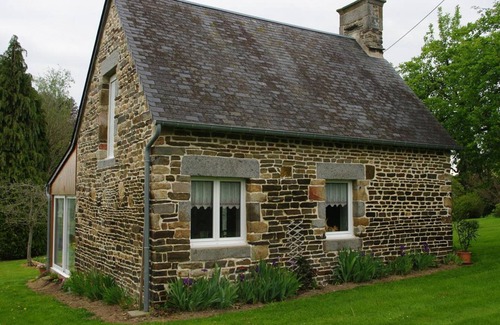 Cerisy-Belle-Etoile Cottage | Cozy house in Cerisy-Belle-Étoile, pets allowed, WIFI, countryside view