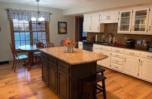 Linn House | Cozy house nestled in the country