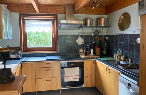 Locmaria House | Cozy Independent House Near Beaches with Garden & BBQ