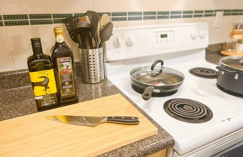 Downtown Eastside Villa | Cozy Industrial Townhouse, King Bed, 3 Min to Downtown