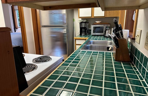 Downtown Juneau Apartment | Cozy Juneau Retreat - Mtn Views, Near Town