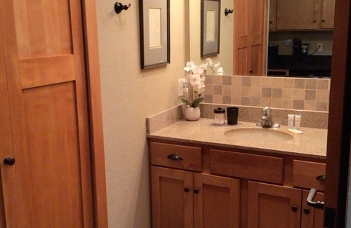 Three Lakes Condo | Cozy King Studio Retreat for Two, Northernaire Resort – Three Lakes, WI