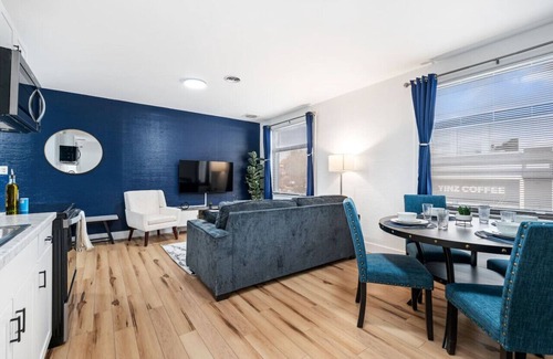 Friendship Apartment | Cozy King Suite|Central, Workspace + Free Parking