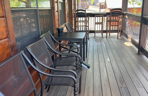 Indian Point Cabin | Cozy Lake Front/View 2BR2BA Private Cabin23, Resort Pool/Hot Tub/Firepit & more!