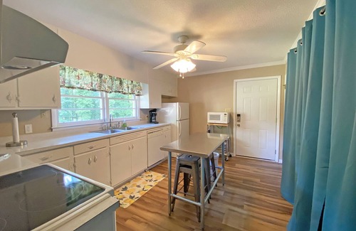 Gumlog House | Cozy Lake Hartwell Cottage near Tugaloo State Park