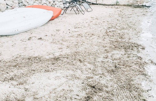 Glenwood Cabin | Cozy Lake Home on Lake Scandi w/Sandy Beach