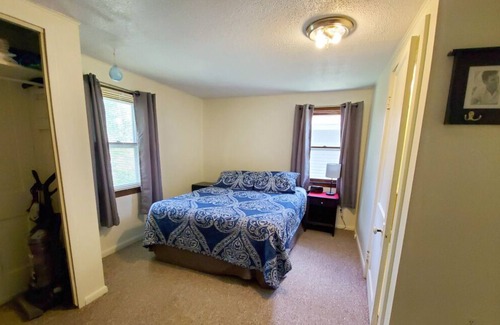 Lindstrom House | Cozy Lake House On the snowmobile trails with the best ice fishing in the area