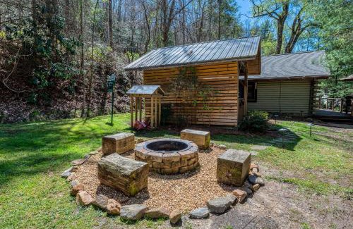 Topton Villa | Cozy Lakefront Cabin on Lake Nantahala with Dock