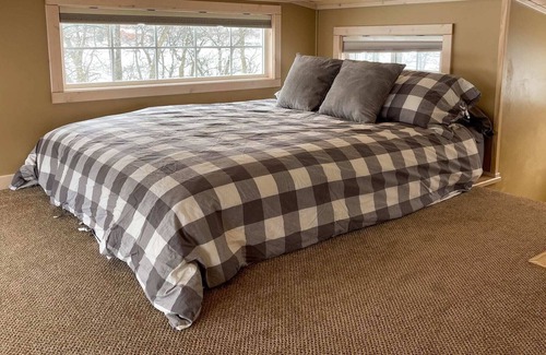 Bottineau Cabin | Cozy Lakefront Getaway on Lake Metigoshe