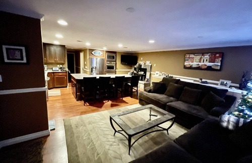 Eatonville House | Cozy Lakefront retreat with stunning Mt Rainier Views