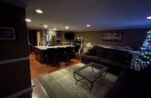 Eatonville House | Cozy Lakefront retreat with stunning Mt Rainier Views