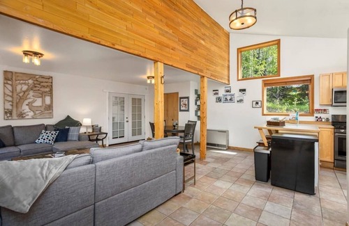 Meadow Lakes Cabin | Cozy Lakefront Retreat