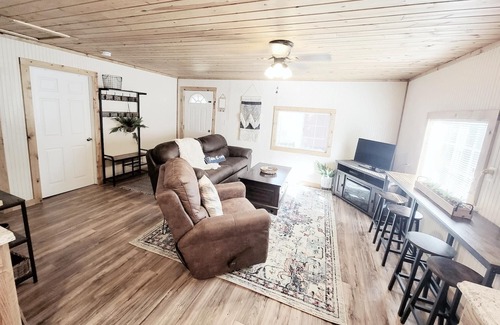 Votaw Cabin | Cozy Lakehouse on Horseshoe Lake