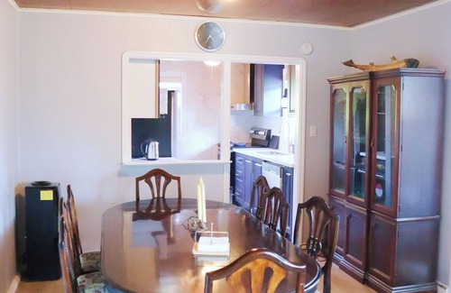 Woodview House | Cozy Lakeside Cottage in Woodview, ON - 6 bed, 2 bath