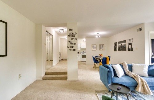 Laurel Condo | Cozy Laurel Condo w/Pool Access ~ 20 Mi to DC!