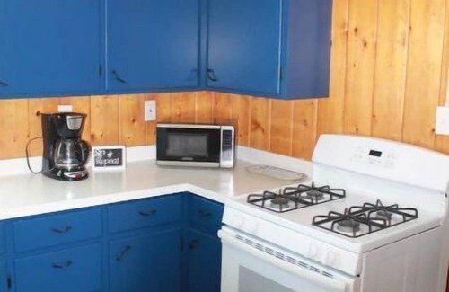 Quincy House | Cozy little cottage in the heart of the Gem City