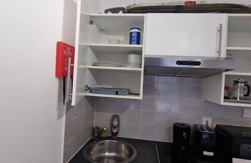 Camberwell Apartment | Cozy Living Studio at Camberwell, Zone 2