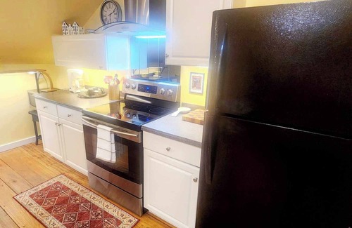 Summerville Historic District House | Cozy Loblolly Loft in charming Summerville