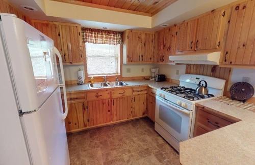 Gaines Cabin | Cozy lodge 1 bedroom and AC, WiFi Cherry Springs, PA Grand Canyon & Pinecreek