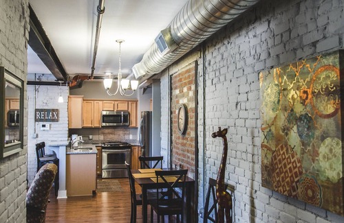 Central Business District Condo | Cozy loft in the ❤️ of DT Lynchburg!