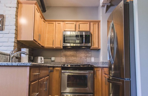 Central Business District Condo | Cozy loft in the ❤️ of DT Lynchburg!