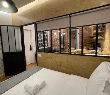 Montmartre Apartment | Cozy Loft Montmartre Place des Abbesses Sacré Cœur