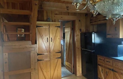 Cranks Cabin | Cozy log cabin near Pennington Gap and Jonesville, VA known as "The Duck Pond"