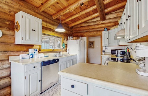 Weston Cabin | Cozy log cabin w/wood-burning fireplace, balcony, close to recreation, pond