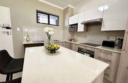 Greater Johannesburg Metropolitan Area Condo | Cozy, Luxurious Apartment With Infinitypool