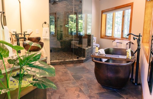 Newfoundland House | Cozy & Luxurious Lake House on 450 Acres of Land