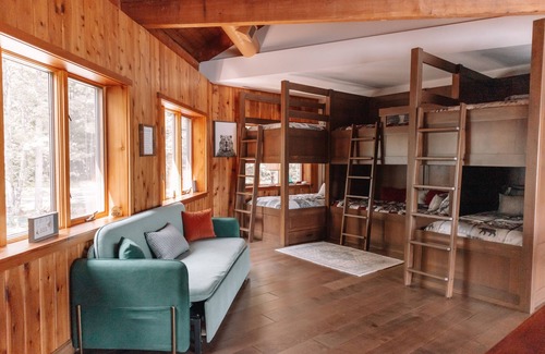 Newfoundland House | Cozy & Luxurious Lake House on 450 Acres of Land