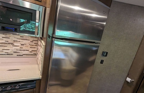 Grant House | Cozy Luxury Motor Coach Near Guntersville Lake Fishing & Cathedral Caverns