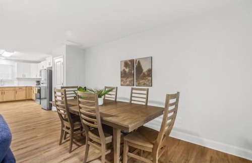 Taylors House | Cozy & Modern, 10 Min to Greenville + Private Deck