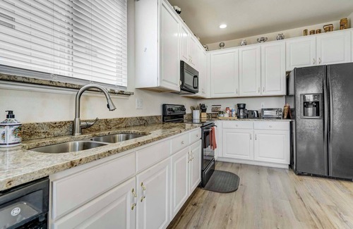 Colorado Springs Condo | Cozy Modern 3-bdr Mtn Retreat/amazon/military base/AC/family friendly