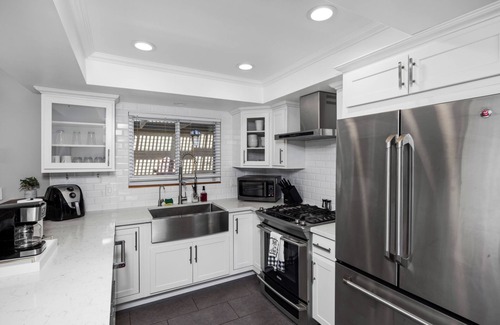 Fountain Valley House | Cozy Modern Home - Close to Beach/Disney
