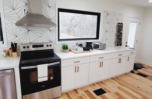 Lenox House | Cozy modern home in Midtown with amenities! UofM liberty bowl & CBU in 1 minute