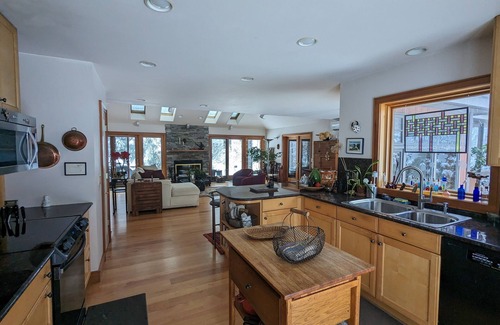 Town of Marbletown House | Cozy modern home on 14 acres of woods