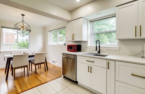 Baileys Crossroads House | Cozy Modern Single Family 5BD 2BA Home