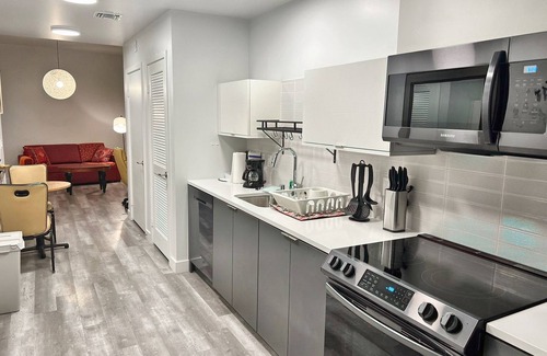 Fairfax District Hotel | Cozy Modern Studio on Spaulding Ave – Complimentary WiFi & Parking