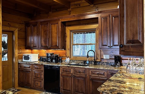 Rock Island Cabin | Cozy Mountain Cabin Getaway