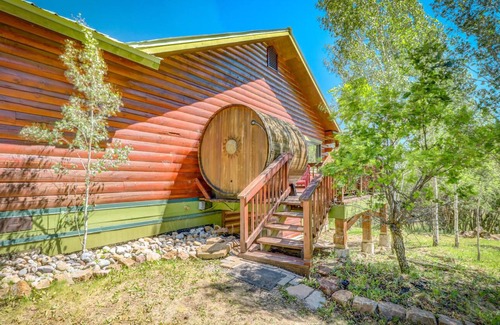 Pagosa Highlands House | Cozy Mountain View Retreat-Dry Sauna/2 Decks/Den/Wood burning Stove/Pool Table