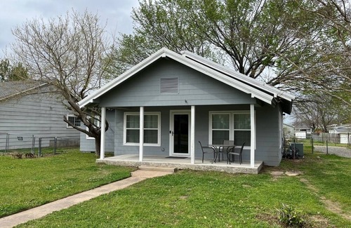 Eufaula House | Cozy multi-family stay within walking distance to Lake Eufaula!