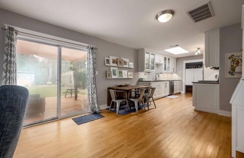 Allandale House | Cozy Multi-Property Bungalow in Central Austin W/Hot Tub