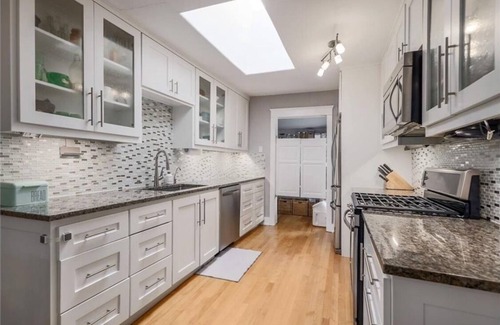 Allandale House | Cozy Multi-Property Bungalow in Central Austin W/Hot Tub