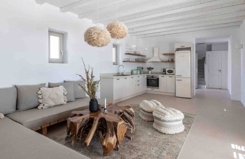 Xilokeratidi Villa | Cozy Mykonos villa with heated pool and jacuzzi!