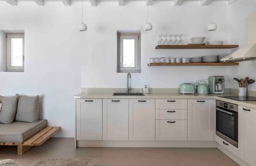 Xilokeratidi Villa | Cozy Mykonos villa with heated pool and jacuzzi!