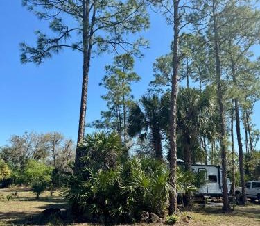 Clewiston Other | Cozy new camper on lake front & access to fishing
