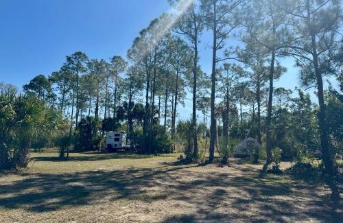 Clewiston Other | Cozy new camper on lake front & access to fishing