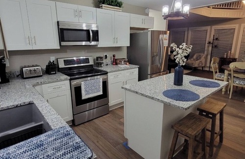 Spencer Cabin | Cozy Nook-Beautifully renovated 2B-2B cabin-gated community by Fall Creek Falls